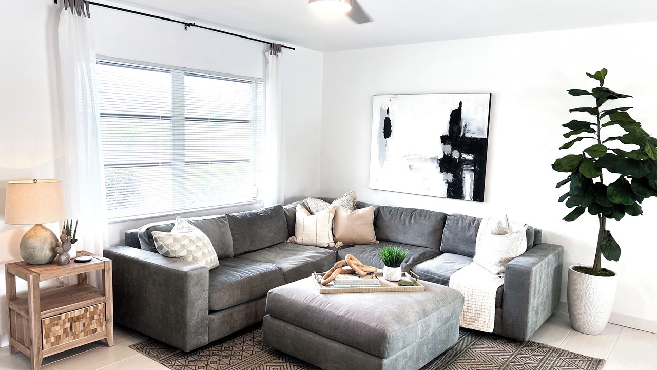 Photo of Livingroom in Bay Harbor Estates
