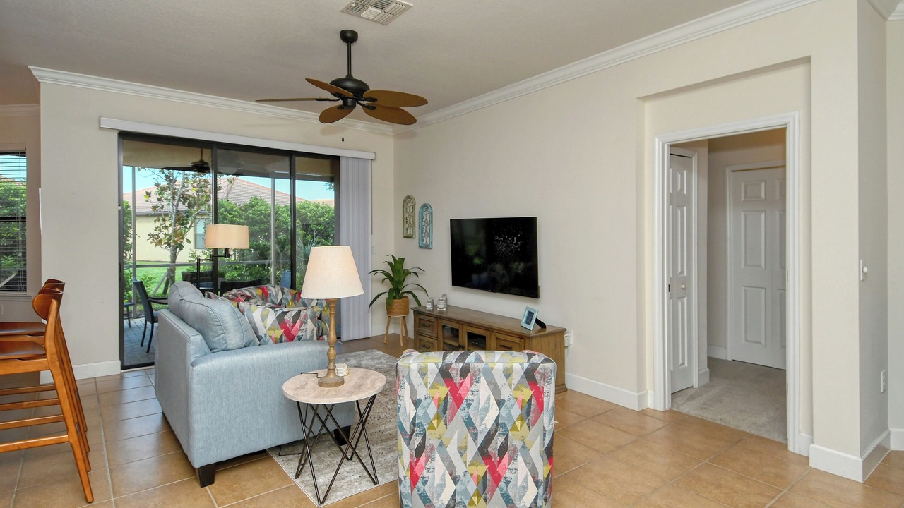 Photo of Livingroom in Venetian Falls