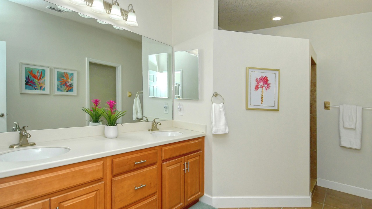 Photo of Bathroom in Venetian Falls