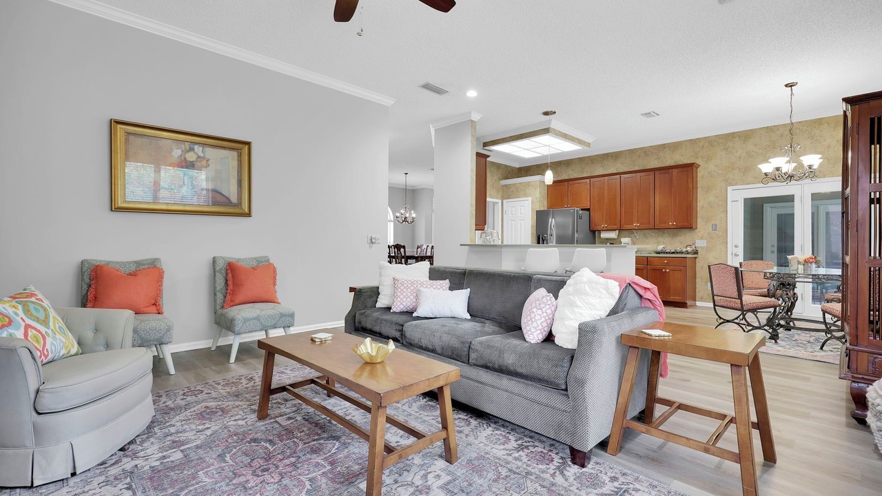 Photo of Livingroom in Mandarin