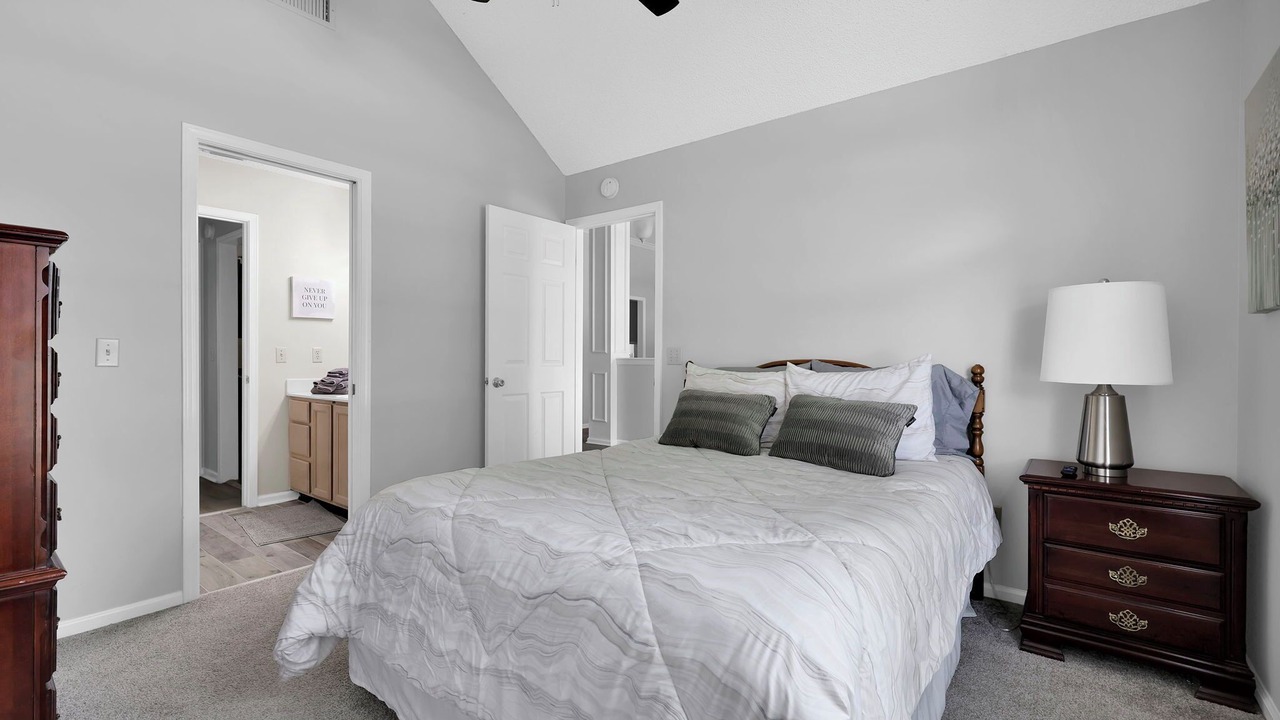 Photo of Bedroom in Mandarin