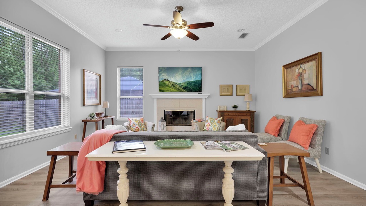 Photo of Livingroom in Mandarin