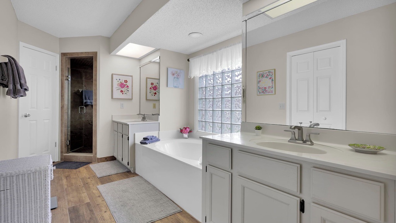 Photo of Bathroom in Mandarin