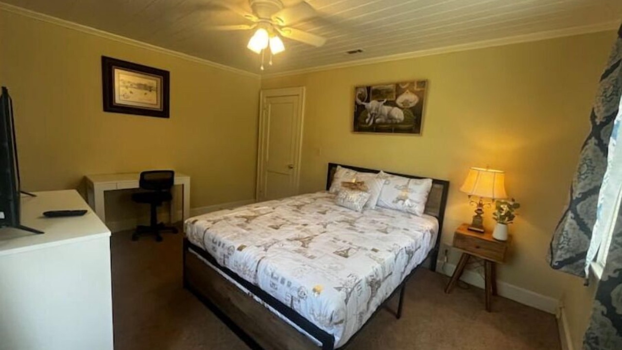 Photo of Bedroom in Valdosta