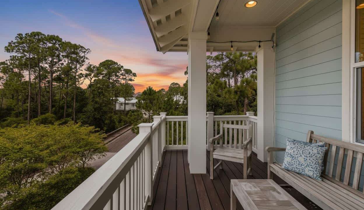 Photo of Patio Balcony in Treetop
