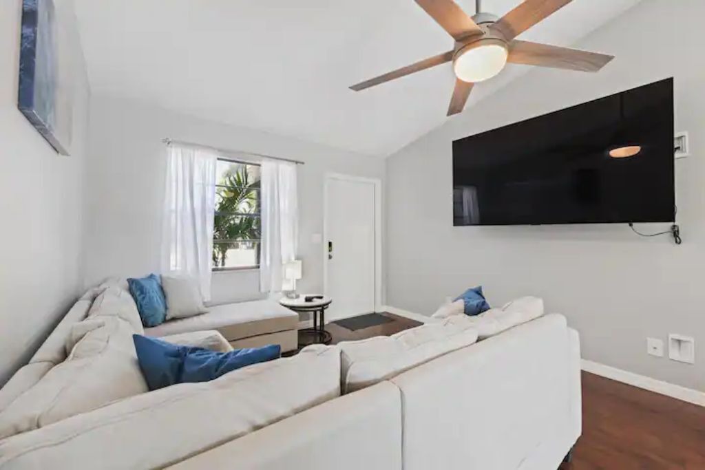 Photo of Livingroom in On Top of The World