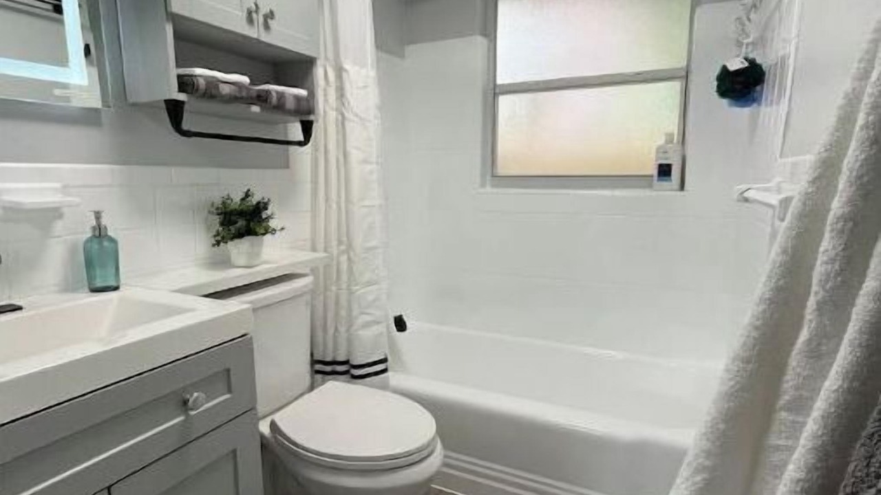 Photo of Bathroom in Largo