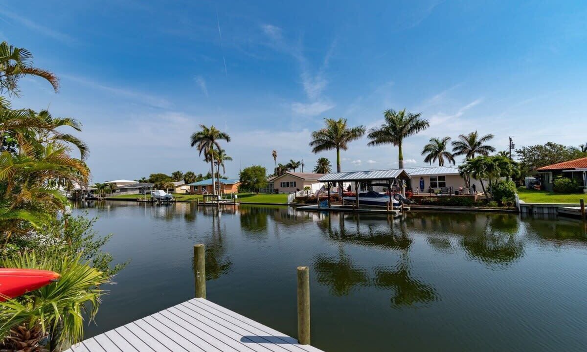 Photo of Others in Cocoa Isles