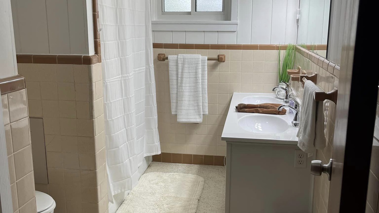Photo of Bathroom in Donalsonville