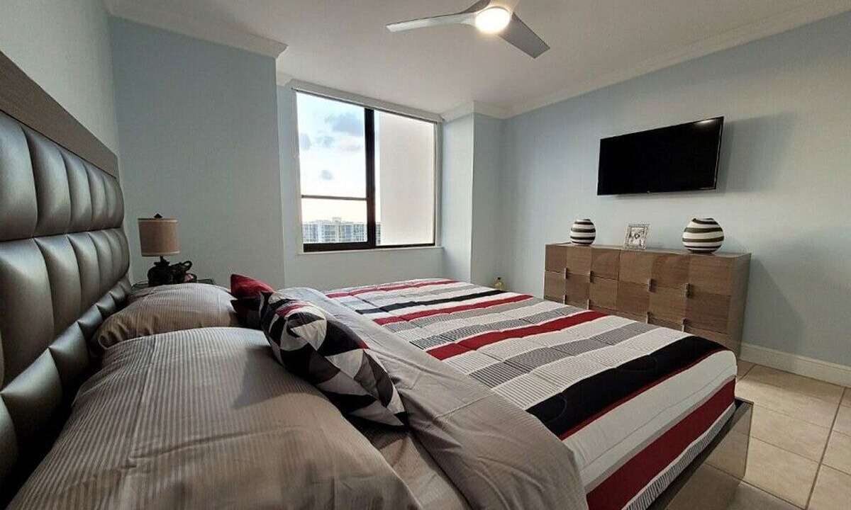 Photo of Bedroom in Hollywood South Central Beach