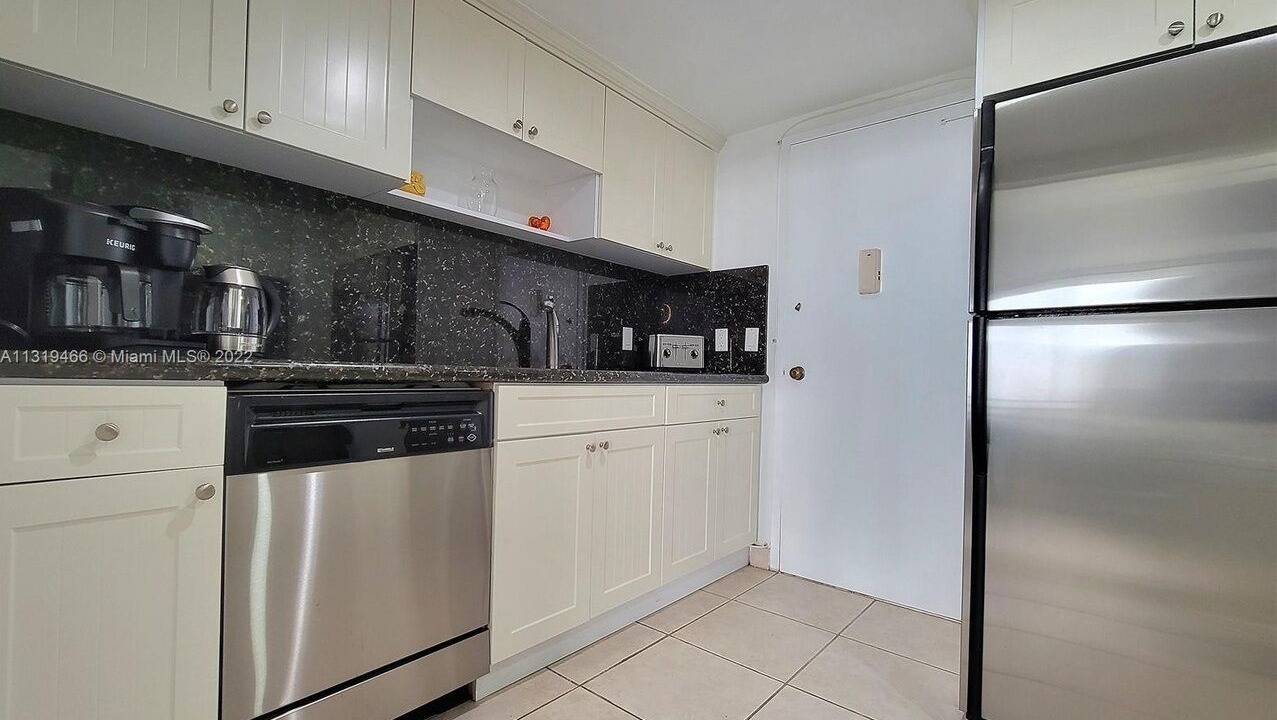 Photo of Kitchen in Hollywood South Central Beach