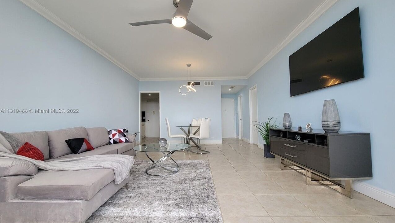 Photo of Livingroom in Hollywood South Central Beach