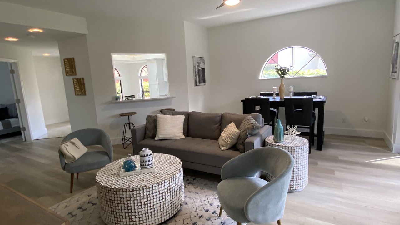 Photo of Livingroom in Pelican Bay