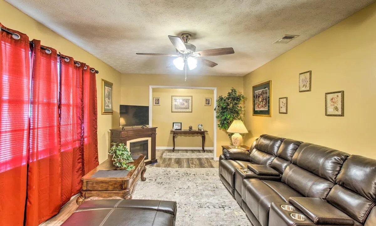 Photo of Livingroom in Waycross