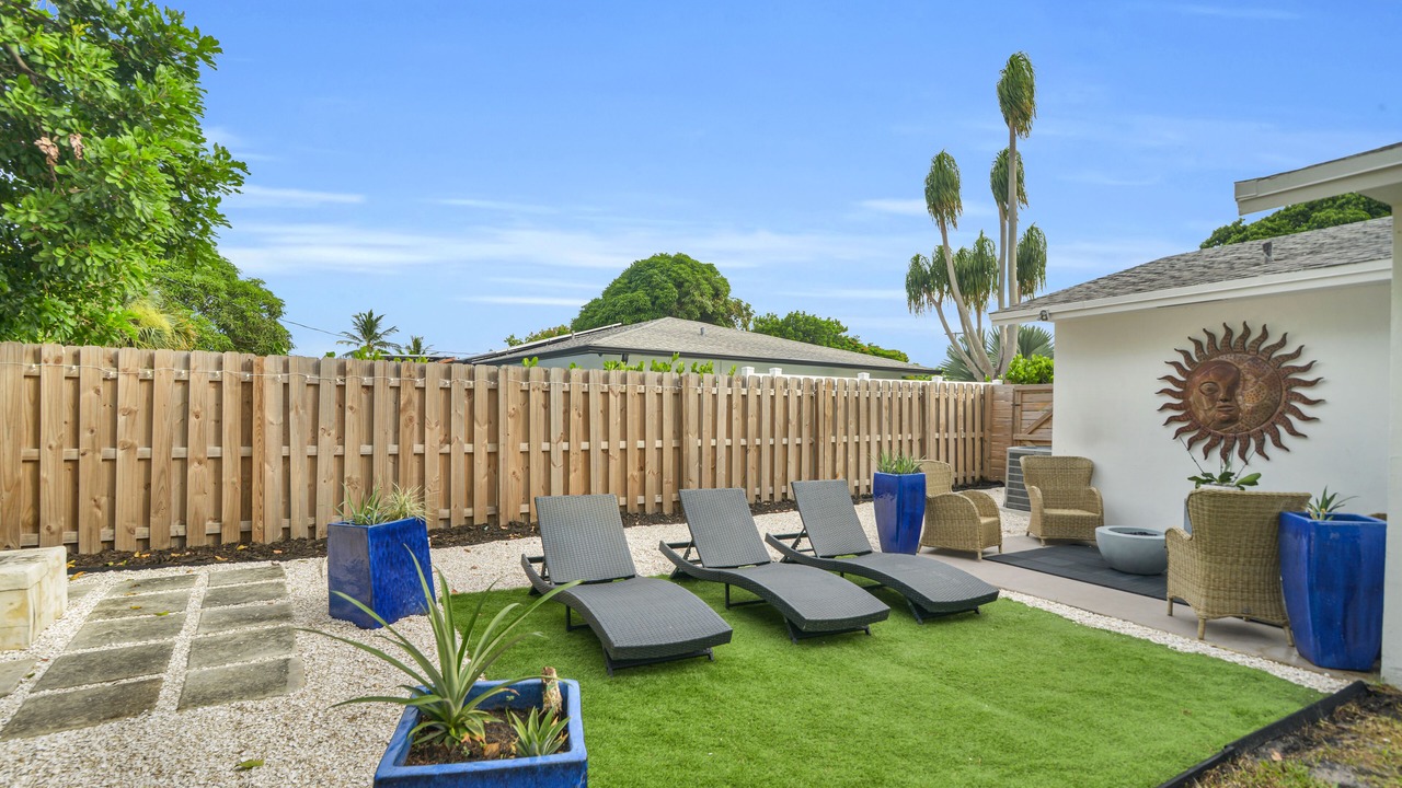 Photo of Patio Balcony in Tropic Palms