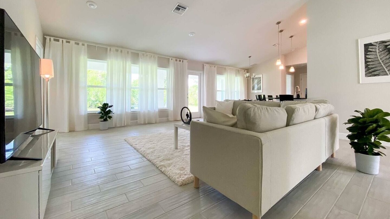 Photo of Livingroom in South Gulf Cove