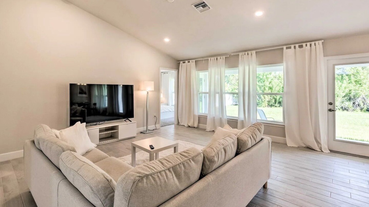 Photo of Livingroom in South Gulf Cove