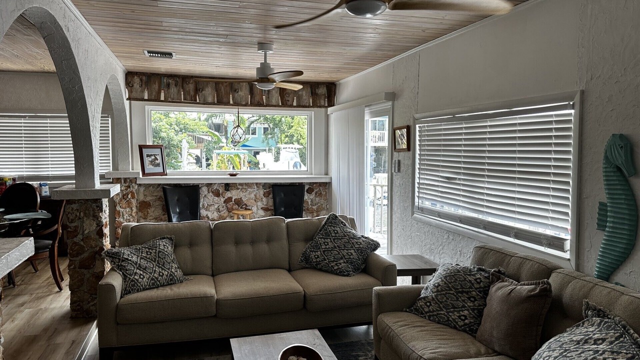 Photo of Livingroom in Eden Pines