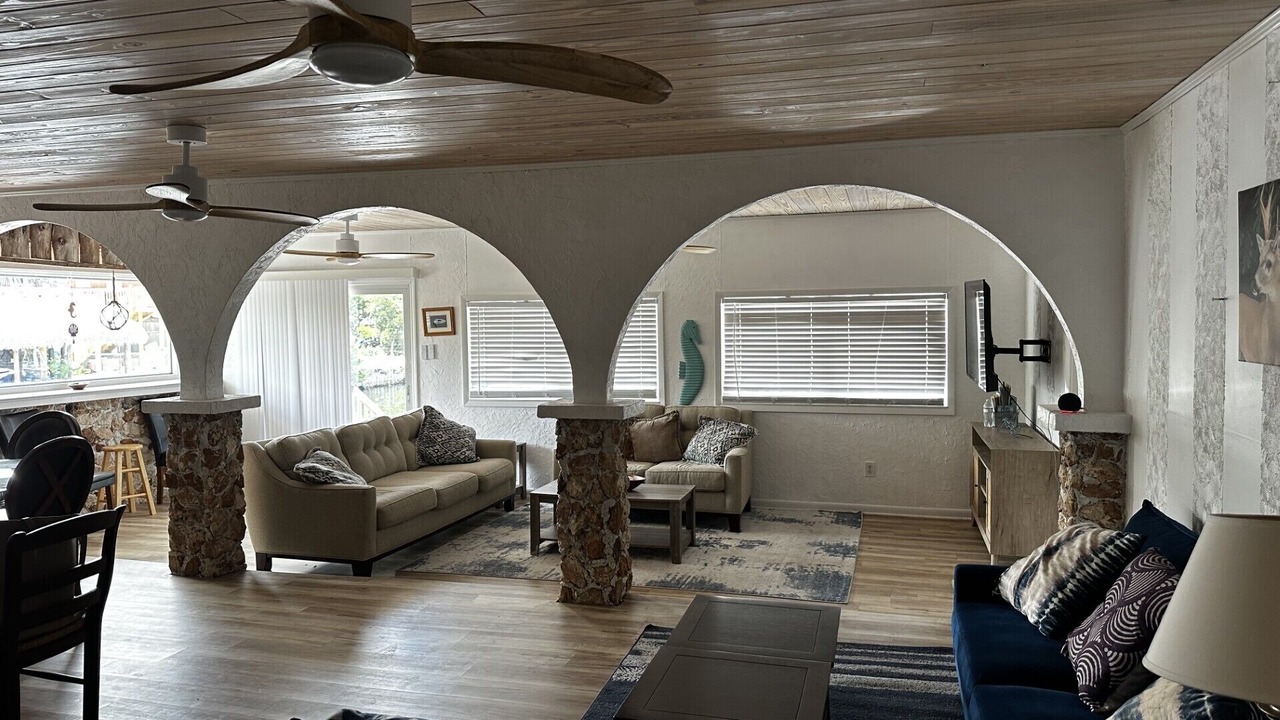 Photo of Livingroom in Eden Pines
