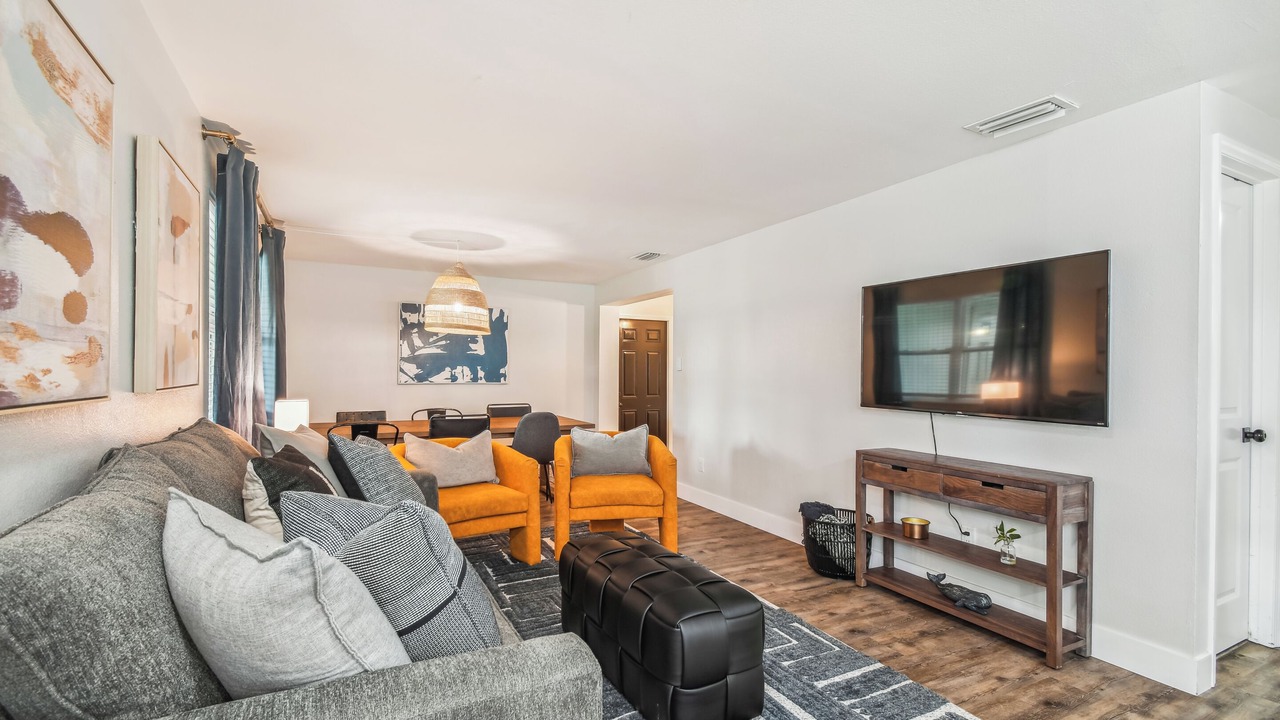 Photo of Bedroom in Carver City - Lincoln Gardens