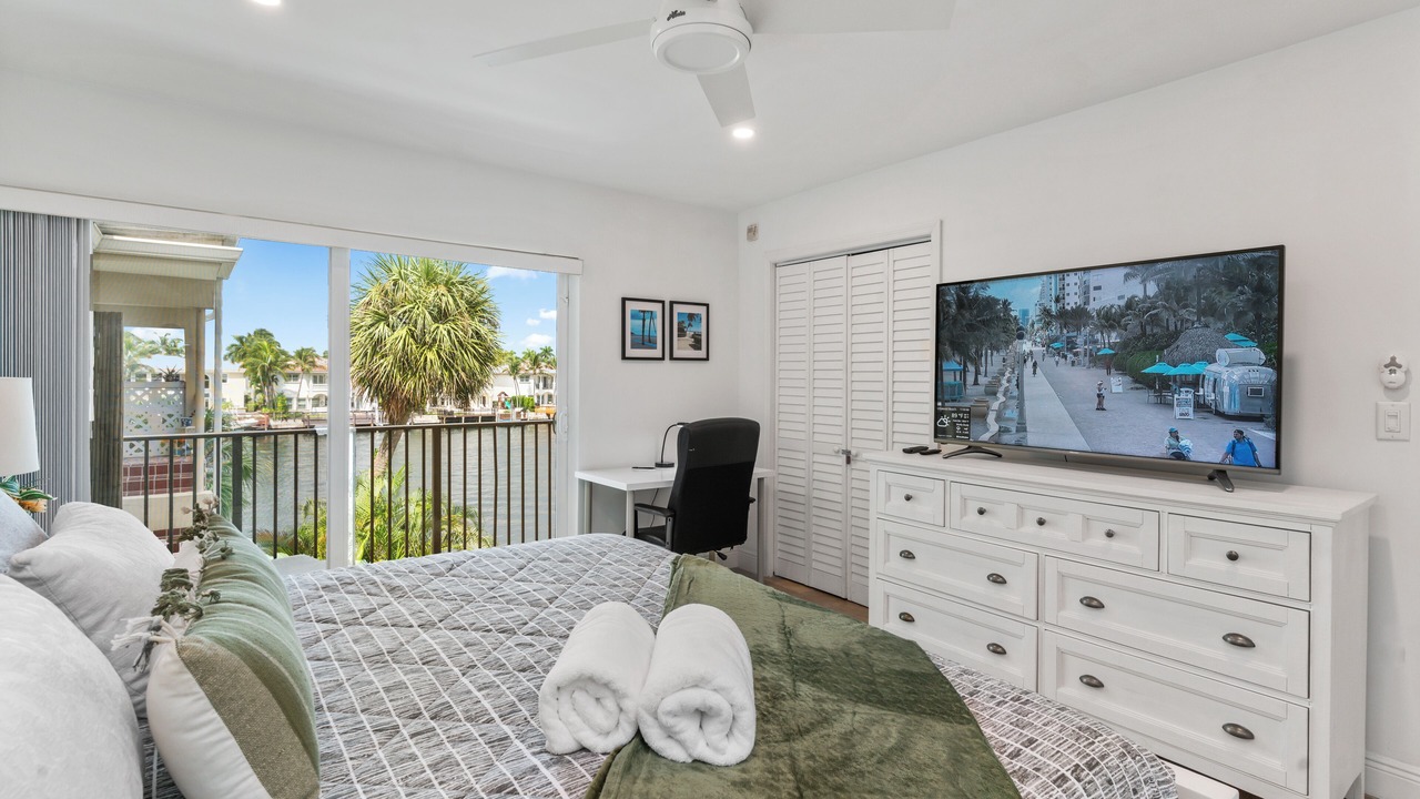 Photo of Bedroom in Hollywood South Central Beach
