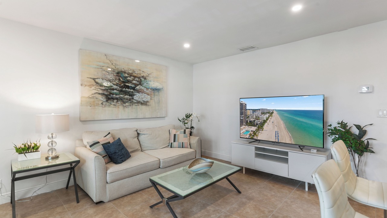 Photo of Livingroom in Hollywood South Central Beach