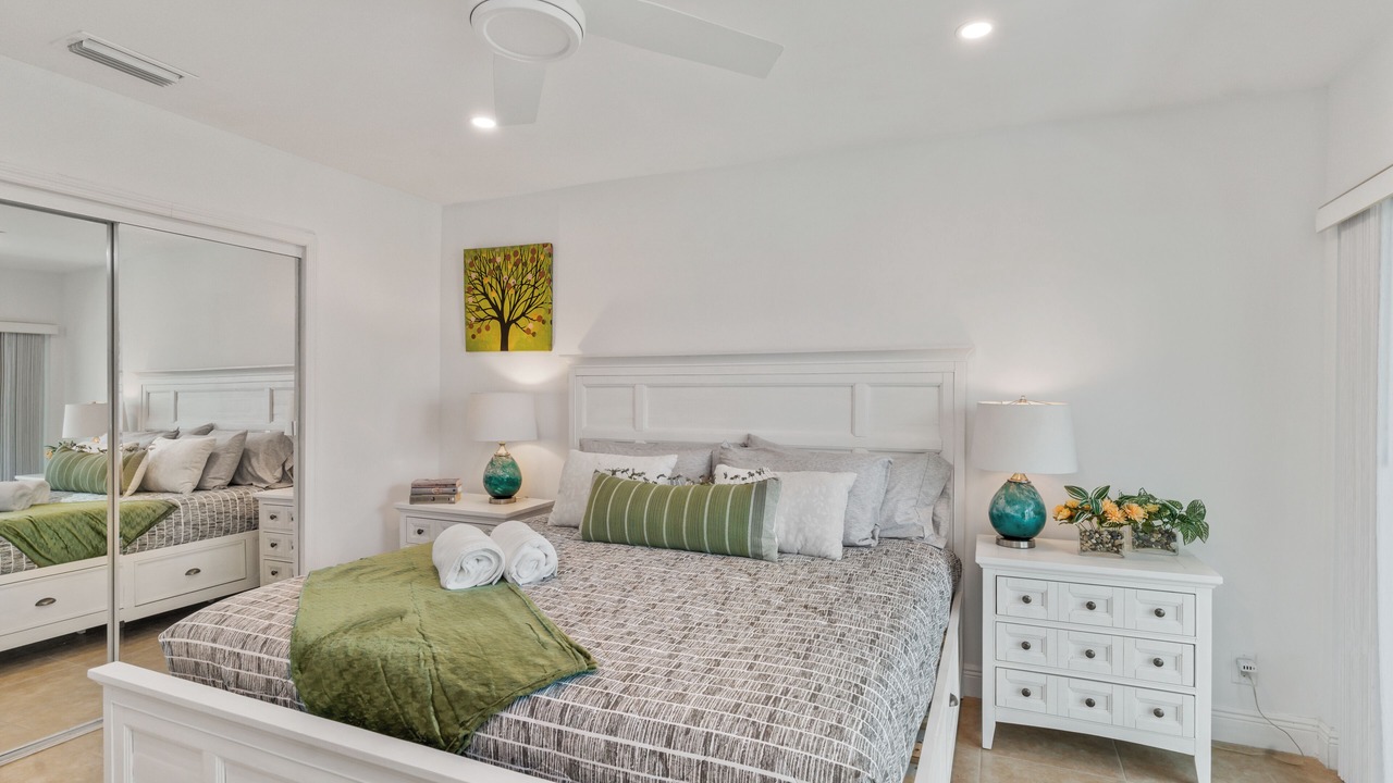 Photo of Bedroom in Hollywood South Central Beach