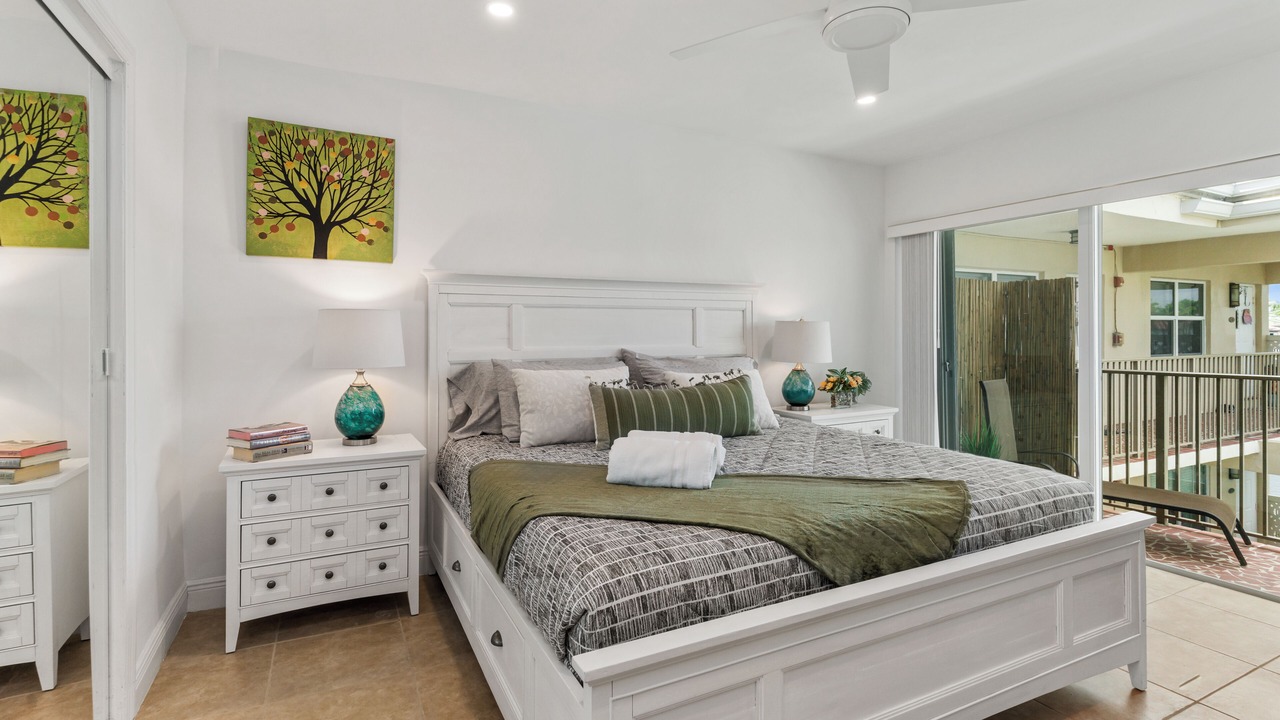 Photo of Bedroom in Hollywood South Central Beach