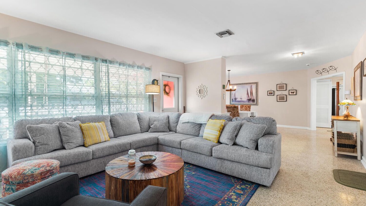 Photo of Livingroom in Parrot Cove