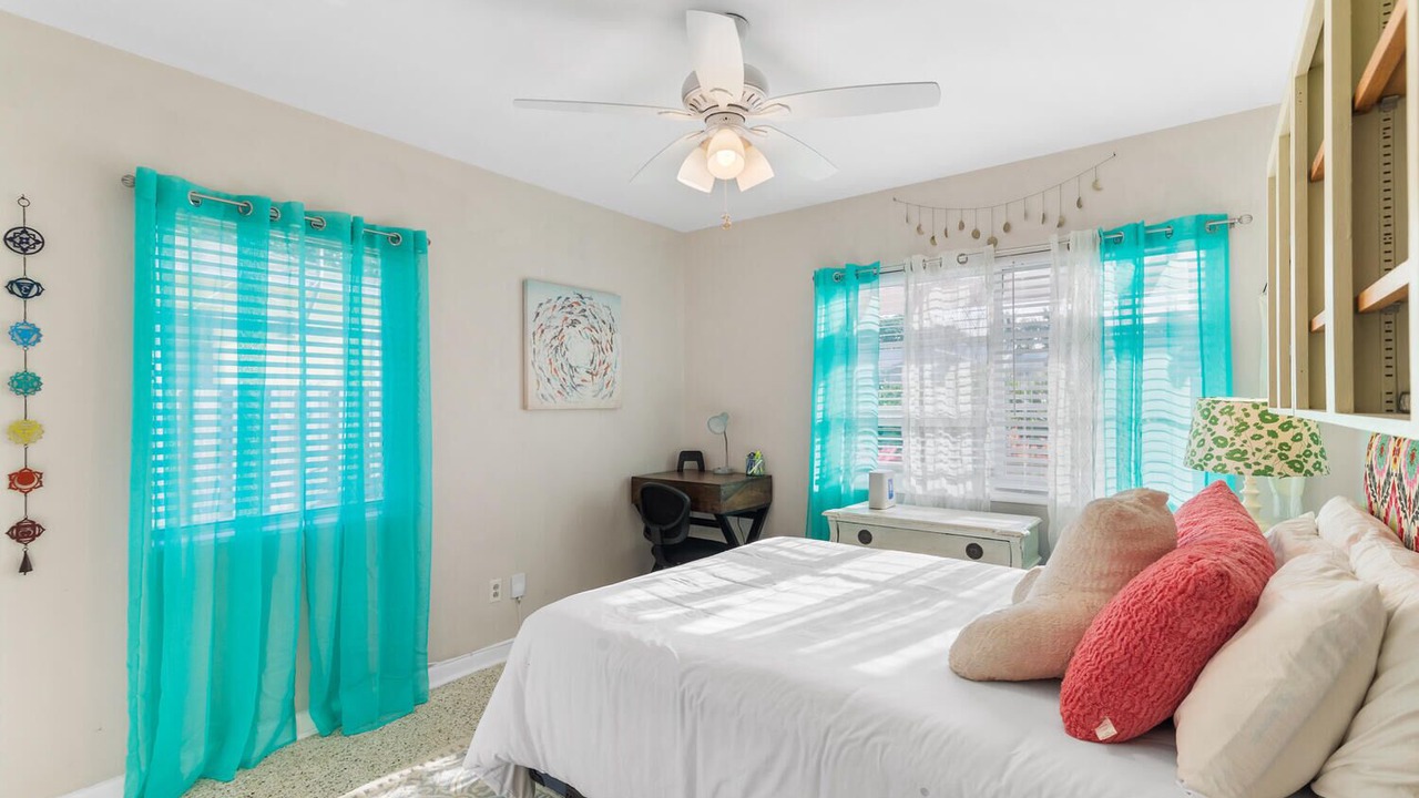 Photo of Bedroom in Parrot Cove