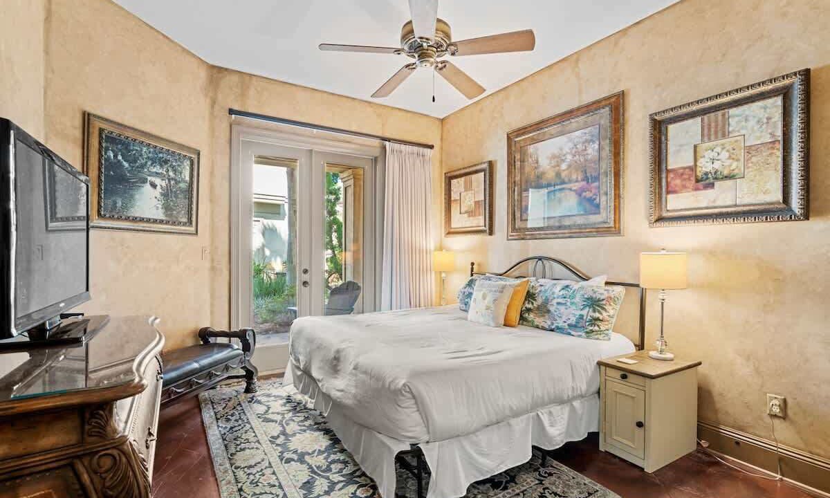 Photo of Bedroom in St. Tropez