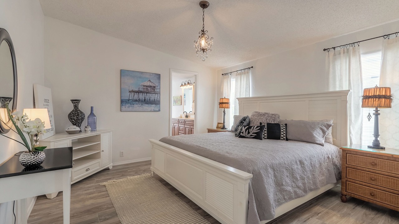 Photo of Bedroom in Edgewater