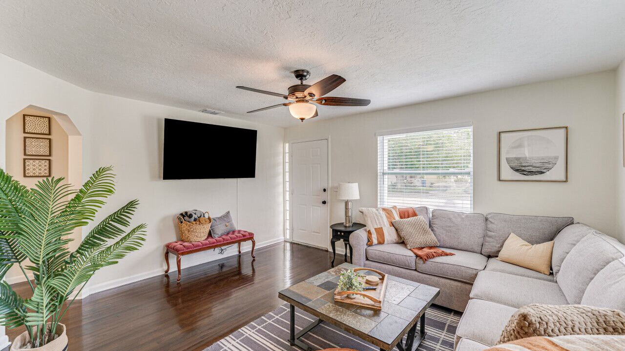 Photo of Livingroom in Disston Heights