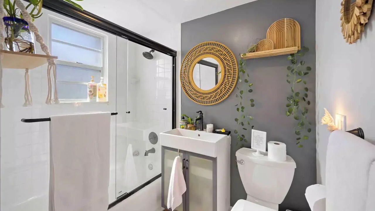 Photo of Bathroom in Hollywood