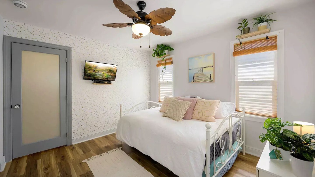 Photo of Bedroom in Hollywood
