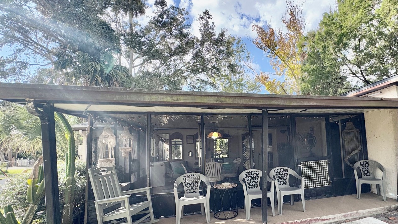 Photo of Patio Balcony in Weeki Wachee Gardens