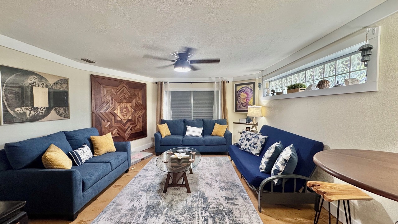 Photo of Livingroom in Weeki Wachee Gardens