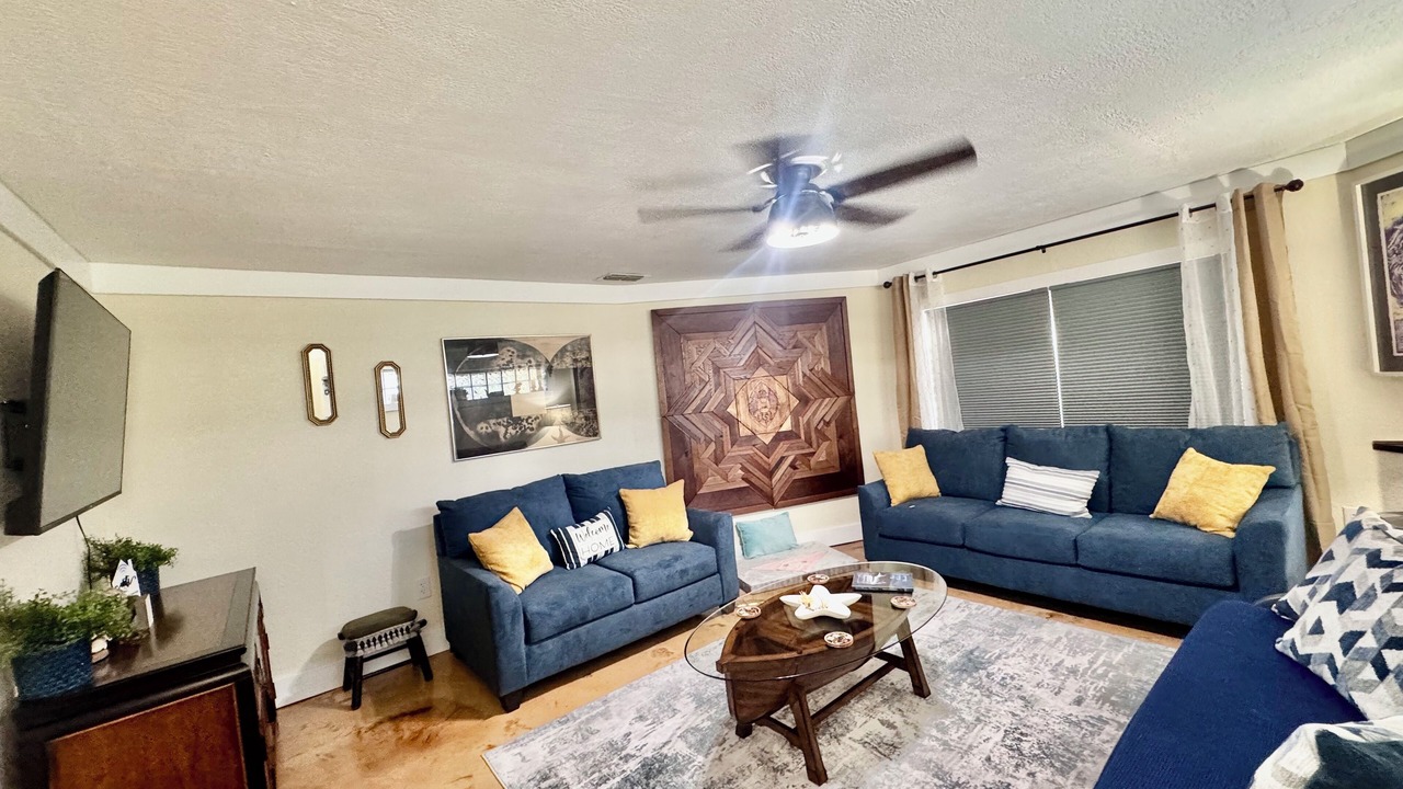 Photo of Livingroom in Weeki Wachee Gardens