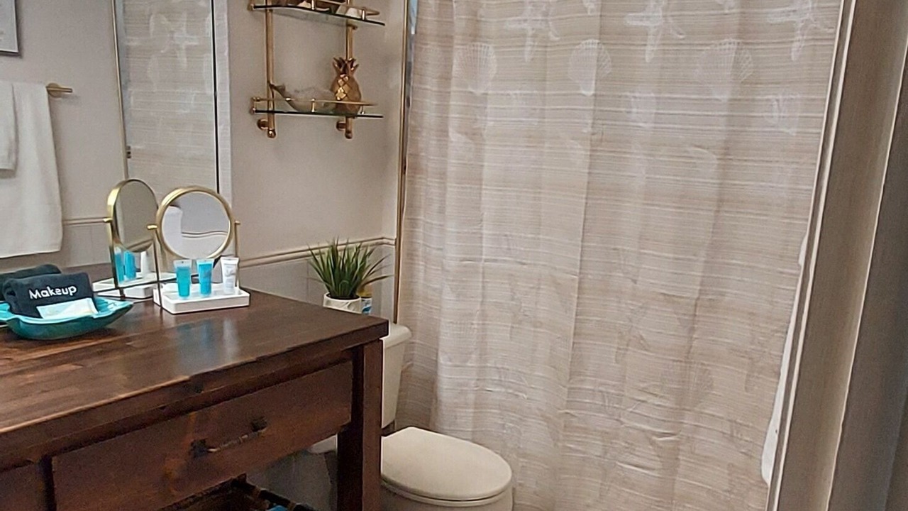 Photo of Bathroom in Weeki Wachee Gardens
