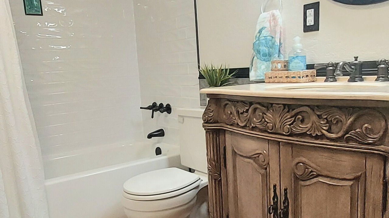 Photo of Bathroom in Weeki Wachee Gardens