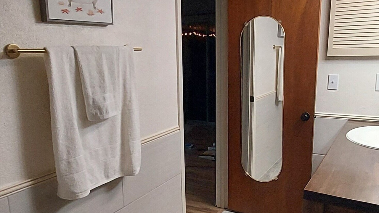 Photo of Bathroom in Weeki Wachee Gardens