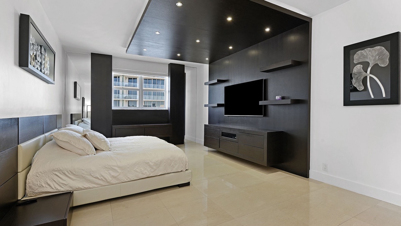 Photo of Bedroom in Hollywood South Central Beach