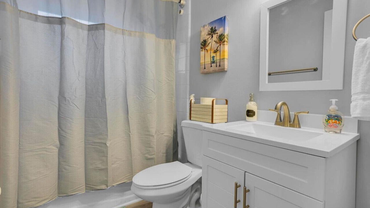 Photo of Bathroom in Sandalwood