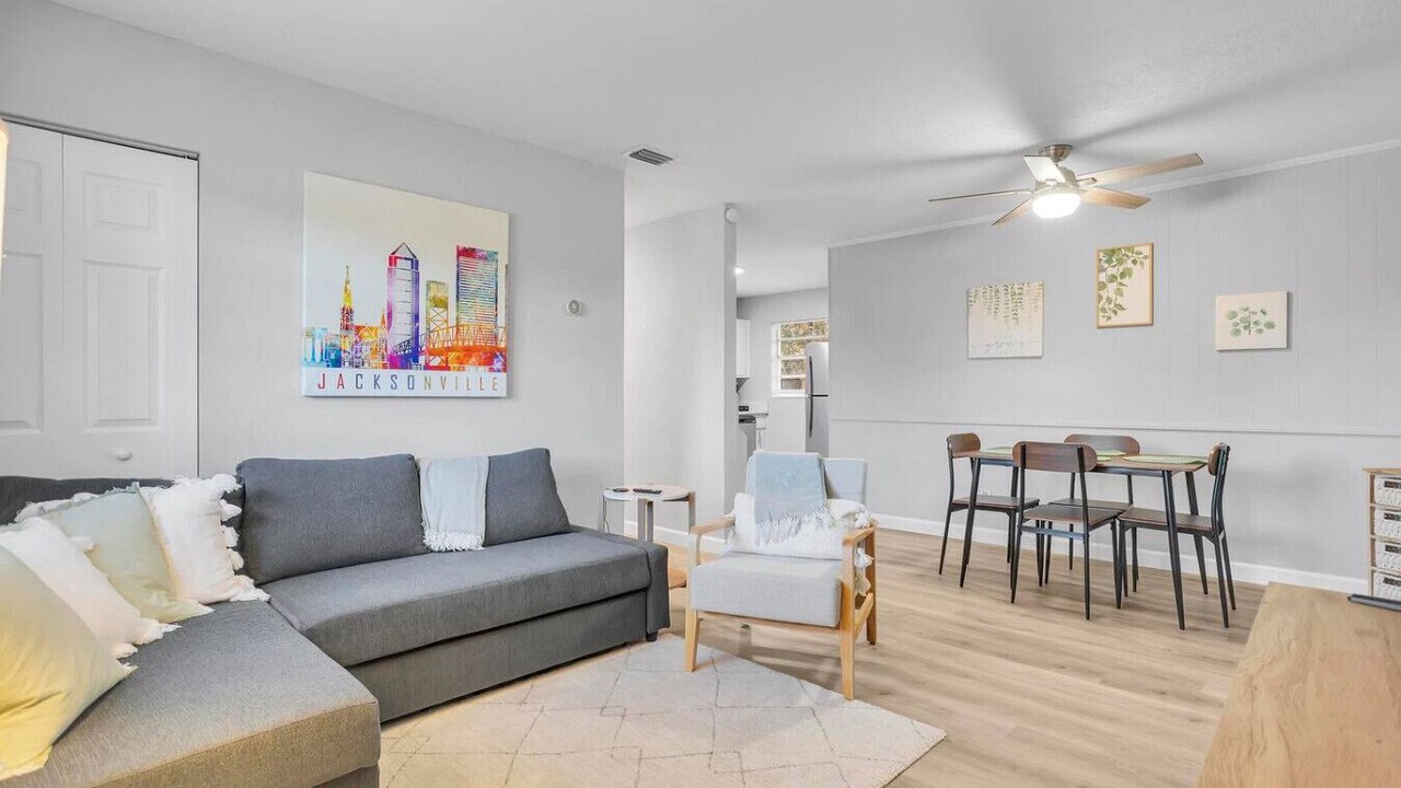 Photo of Livingroom in Sandalwood