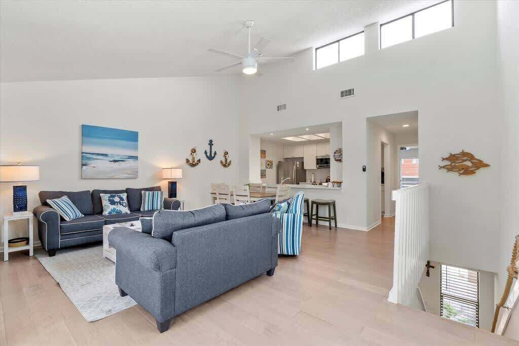 Photo of Livingroom in Jacksonville Beach