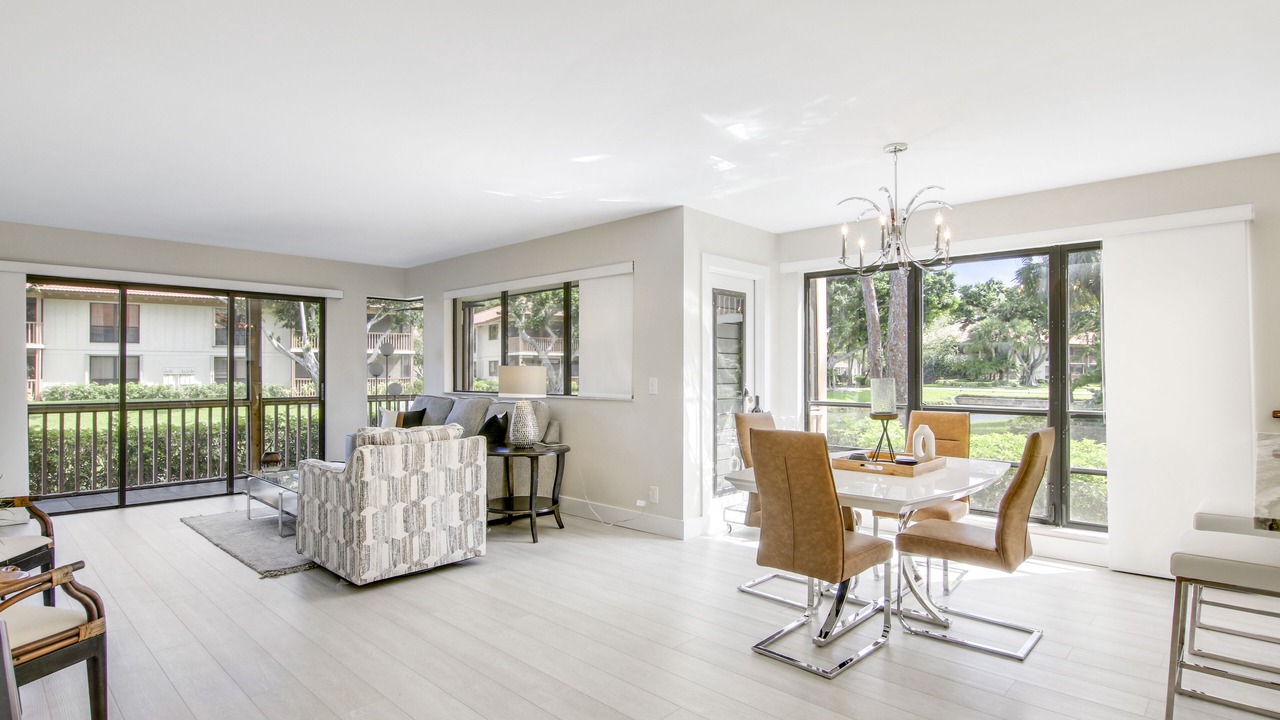 Photo of Livingroom in Hunt Club