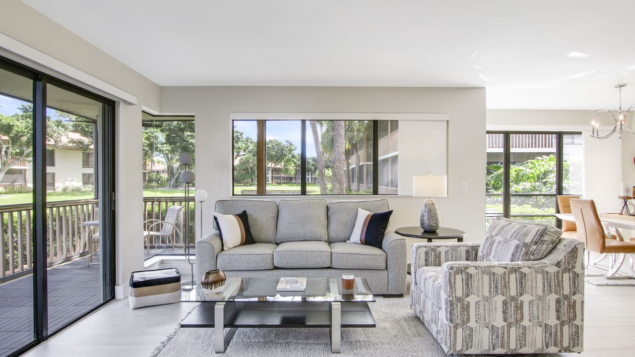 Photo of Livingroom in Hunt Club