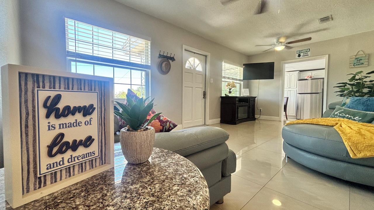 Photo of Livingroom in Bearss Plaza