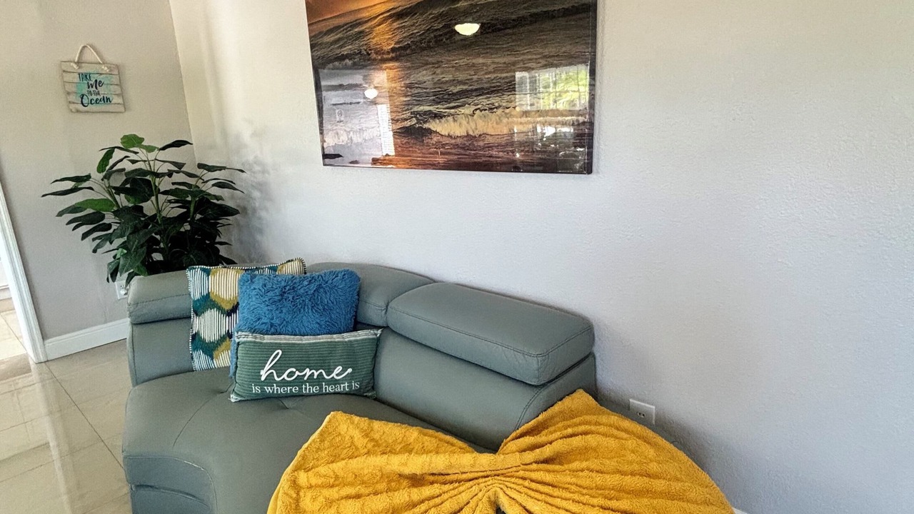 Photo of Livingroom in Bearss Plaza