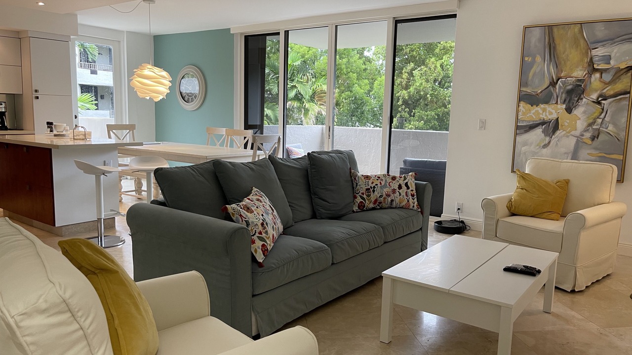Photo of Livingroom in Key Biscayne